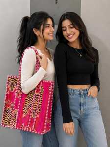 Bolso de mano de terciopelo con estampado de tigre rosa, diseño moderno, bolso de compras con parte superior abierta, bolso de mano para mujer para todas las estaciones - Product Image 2