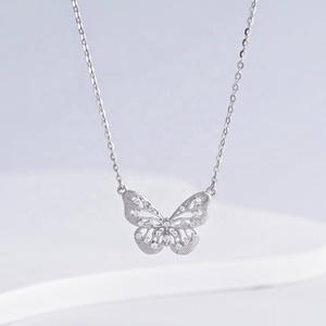 Collier pendentif en argent sterling 925 plaqué or 18 carats, motif coquille, délicat, pour femme, avec gravure papillon. - Product Image 2