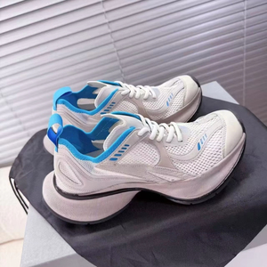 Chaussures de sport respirantes d'été avec empeigne en mesh, semelle épaisse, confortables et décontractées, adaptées aux hommes et aux femmes - Product Image 1