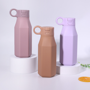 Bouteille d'eau pliable en silicone de qualité alimentaire sans BPA pour bébés et enfants, avec paille, personnalisable avec logo - Product Image 6