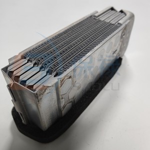 อินเตอร์คูลเลอร์ Volkswagen 113117021 สำหรับอะไหล่เปลี่ยนทดแทนระบบระบายความร้อนเครื่องยนต์ - Product Image 2