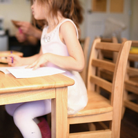 Ensemble table et chaises modernes pour enfants, rondes, en bois, pour la maternelle, la garderie, la salle de classe, mobilier d'apprentissage, bureau pour enfants, aire de jeux