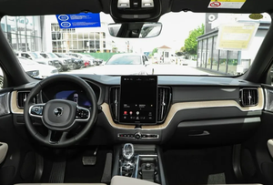 Voiture neuve automatique 2024, 180 km, <span class=keywords><strong>VOLVO</strong></span> XC60 B5 AWD Deluxe, SUV familial de taille moyenne, performance <span class=keywords><strong>Volvo</strong></span>, à <span class=keywords><strong>vendre</strong></span> - Product Image 4