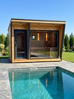 Sauna extérieur moderne en bois massif avec panneau de commande de chauffage électrique et briques de sel de l'Himalaya pour usage en salle de sport