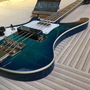 جيتار باس كهربائي 4 أوتار، جسم أزرق، رقبة من خشب القيقب، طراز 4003، للاستخدام باليد اليسرى، واقي أبيض، أجزاء كروم. - Product Image 4