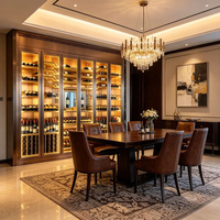 Cave à vin haut de gamme dorée à trois portes avec éclairage LED intérieur pour une présentation parfaite des bouteilles