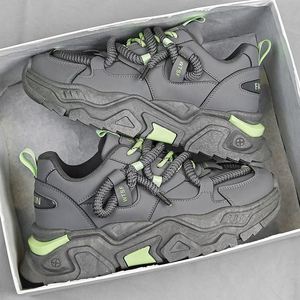 รองเท้าผ้าใบผู้ชายสไตล์เรโทรสปอร์ต ลำลอง แฟชั่นใหม่สำหรับฤดูร้อน สวมใส่สบาย พื้นรองเท้า TPR กันลื่น  หน้าผ้าตาข่ายหลากสี  ปิดซิป - Product Image 2