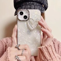 Coque de téléphone Coque en perle Texture Perle en forme de coeur Décoration Acrylique Couverture de téléphone pour iPhone 16 15 14 13 12 Pro Max Plus