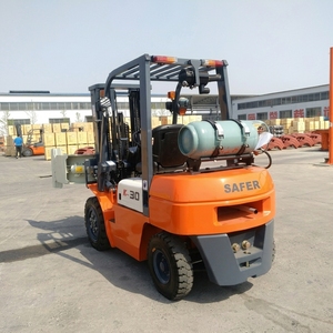 Chariots élévateurs contrepoids à essence GPL de 1,5 tonne et 1,8 tonne avec certification CE - Product Image 3