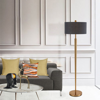 Petit lampadaire quantité minimale de commande au design minimaliste à contrôle complet unique lampadaires d'hôtel lampadaire simple pour chambre à coucher salon