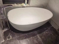 Baignoire autoportante de salle de bain de luxe personnalisée baignoire autoportante en faux marbre blanc artificiel en résine à surface solide