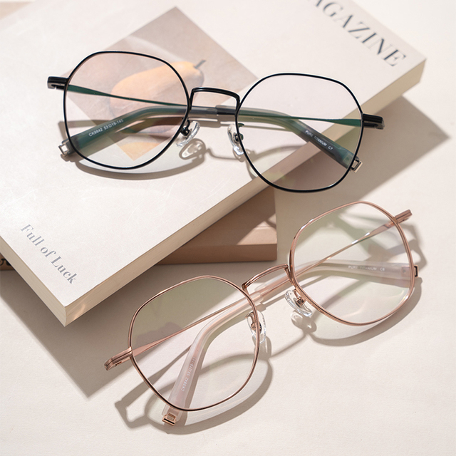 Ultra-light Elegant Stylish Factory Direct Eyeglasses Frames Designer Pure Titanium Frames High-Quality Eyewear Frames Polygon