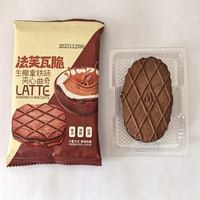 Wafer Sandwich Isi Krim Latte Kelapa Grosir OEM, Biskuit Pola Waffle Renyah, Camilan Kemasan Individual Grosir