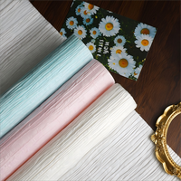 Papier d'emballage floral en gros, plié à la main, papier artisanal décoratif plissé, fleurs pour l'emballage de cadeaux et de bouquets
