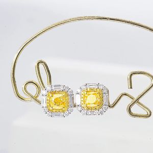 Xinfly Luxury 1.0ct Fancy Yellow and 0.65ct White Diamond <b>Stud</b> Earrings 18K Pure Gold Fine Jewelry Gift - Product Image 2