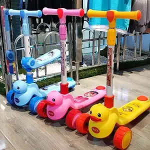 Wholesale high quality cartoon cute little yellow duck 3 in 1 kids scooter boy girl scooter with seat PU flash wheel