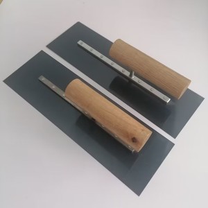 En gros Truelle de plâtrage en acier au carbone bleu à manche en bois, taille 300 mm, à encoches en V de 3 mm, <span class=keywords><strong>rouleau</strong></span> à pointes - Product Image 4