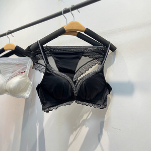 Soutien-gorge push-up extra épais pour femmes à poitrine petite, sans armatures, en satin et dentelle, avec dos élégant, à boutonnage frontal - Product Image 4