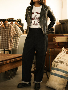 T-shirt Unisex ODM Vintage Anni '50 in Cotone 100% Traspirante, a Maniche Corte, con Collo a Barilotto, Stampa Monocromatica Serigrafata con Motivo - Product Image 5