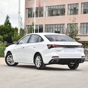 Precio de fábrica Roewe I5 Sedán LHD Manual FWD 1.5L Neumáticos R16 Cámara Trasera Luz Nueva Exportación Hecho en China Venta al por Mayor - Product Image 6