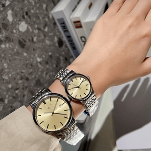 Montre de luxe haut de gamme, mouvement à quartz, verre saphir, bracelet bicolore doré, index des heures en forme de barre, étanche pour usage quotidien - Product Image 6