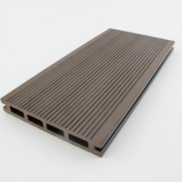 Plancher composite en bois-plastique (WPC) de haute qualité, design moderne, résistant aux UV, antidérapant, imperméable, prix bas