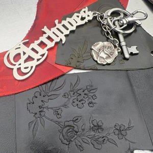 Porte-cartes gaufré 3D en métal argenté, multi-couleurs, durable, avec fentes personnalisées, format mini pochette, accessoire porte-clés - Product Image 4