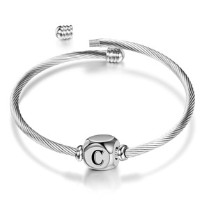 Bracelet ouvrable en acier inoxydable avec breloque lettre D pour femme, bijoux cadeau - Product Image 2