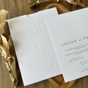 Carte d'invitation haut de gamme en papier coton avec impression vanille, gaufrage 3D, lettrage en relief et logo personnalisé, impression offset - Product Image 1