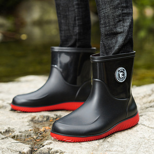 Botas de lluvia impermeables para hombre, suela negra y roja, media caña, sin cordones, para trabajo al aire libre, tacón bajo, color sólido - Product Image 3