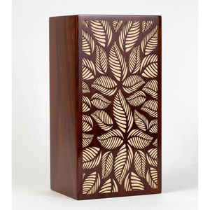 Urna Funeraria de Madera Hecha a Mano Estilo Americano, Personalizada OEM, con Diseño Artístico de Hojas en Resina, para Cenizas Humanas - Product Image 1