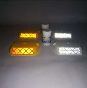 <span class=keywords><strong>Road</strong></span> Stud Cat Eye Reflectivor <span class=keywords><strong>Road</strong></span> Spike Precio de fábrica Traffic Plastic Stud Traffic Luz de advertencia - Product Image 3