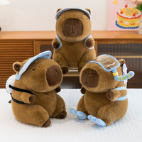 Peluche Capybara Mignonne et Originale avec Ballon de Football et Sac à Dos de Plongée, Poupée en Peluche Kawaii pour Enfants, Cadeau Doux et Moelleux