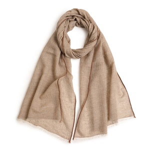 Sciarpe e Scialli da <span class=keywords><strong>Donna</strong></span> in <span class=keywords><strong>Cashmere</strong></span> 100% Tinta Unita con Frange Corte, Hijab Istantaneo di Design - Product Image 3