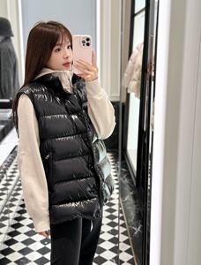 سترة بدون أكمام فاخرة بتصميم عصري وياقة ماندارين لامعة، مقاومة للماء ومحشوة بالريش الحقيقي، سترة دافئة سوداء للشتاء - Product Image 3