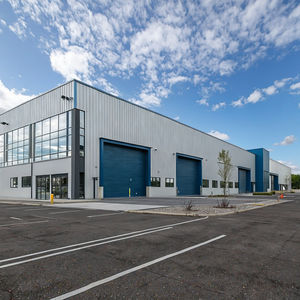 Struktur baja prefabrikasi kekuatan tinggi desain kustom bangunan industri untuk pabrik gudang rentang besar - Product Image 1