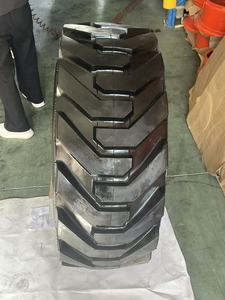 Neumático industrial de repuesto 385/65D22.5 16PR relleno de espuma, a prueba de pinchazos, de PU para elevadores y plataformas de trabajo aéreas - Product Image 2