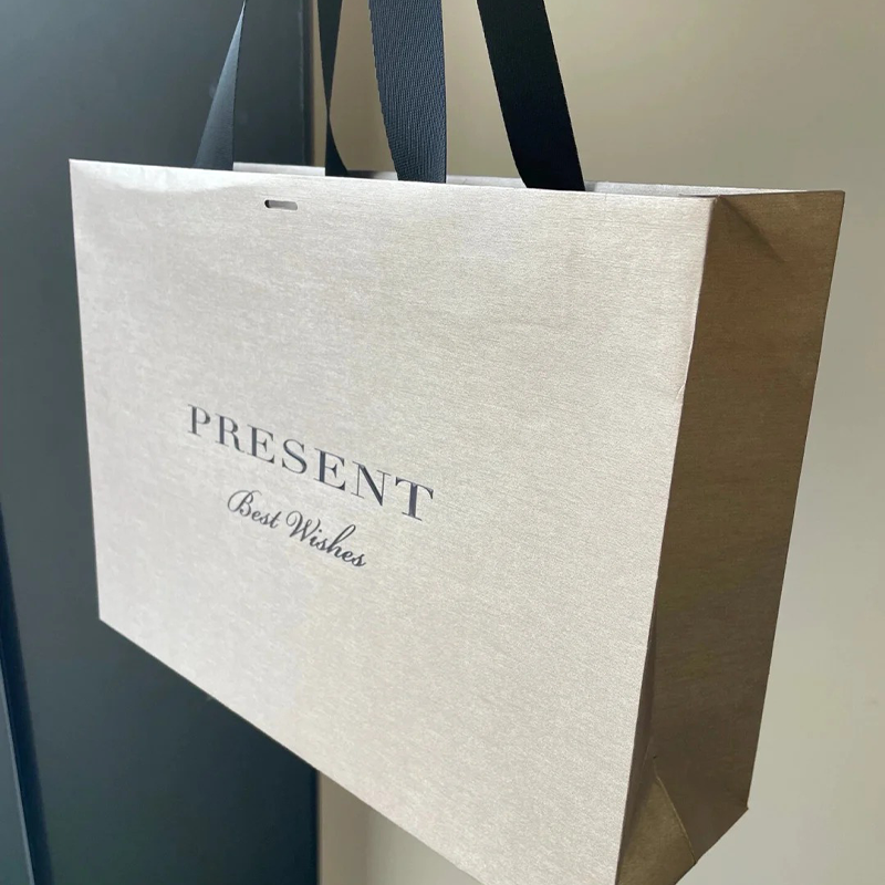 Customized Clothing Brand Packaging Paper Bags For The Shopping Mall, 250g, With Metallic Texture Special Paper And Rope Design
