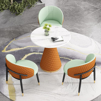 Luxuriöses Modernes Hotel-Esszimmer-Set Kratzfeste Gesinterte Steinplatte Metallbeine 4-Sitzer Ergonomische Gepolsterte Stühle