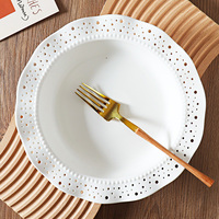 Décoration personnalisée Vaisselle à bord creux Plat à soupe Assiette de présentation Assiette plate en céramique gaufrée