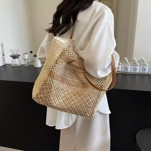 Sac à bandoulière d'été grande capacité en paille tressée avec doublure en polyester et fermeture éclair, fabrication OEM en gros, Peige Chine - Product Image 4