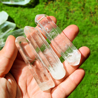 Vente en gros de cristal de quartz de guérison naturel brut Point de cristal de quartz clair terminé avec trou pour la fabrication de lustre en cristal