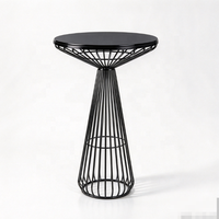 Table de bar haute moderne tout en acier inoxydable noir avec base spirale et plateau rond pour événements de mariage