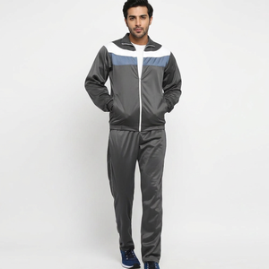 Ensemble de survêtements de sport pour hommes en polyester de haute qualité avec logo personnalisé, motif uni, vêtements de sport d'été, survêtement personnalisable - Product Image 1
