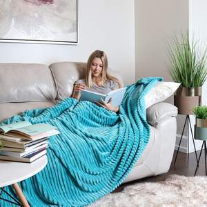 Toptan yeni moda battaniye kalın süper yumuşak battaniye hafif rahat kesim peluş battaniye atar - Product Image 4