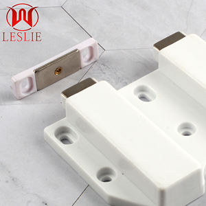 Apriporta in plastica con <span class=keywords><strong>serratura</strong></span> magnetica di alta qualità per armadi e armadi pop up il Buffer di due porte - Product Image 4