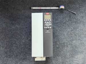 Variador de Frecuencia Danfoss VLT FC-102 3kW 131B4214 FC-102P3K0T4E20H2X para Bomba, Ventilador y Banda Transportadora - Product Image 4