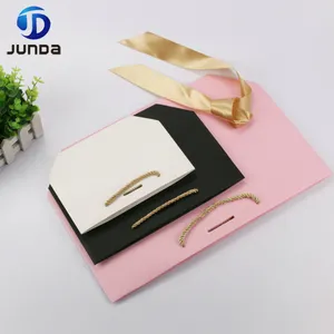 Grosir Pesanan Khusus Pernikahan Mewah Unik Kupu-kupu dengan Pegangan Tali Putih Pink Hitam Berwarna Kraft Tas Kertas