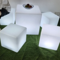 Sedie in Plastica con Luci LED, Sedia da Pranzo, Sgabello da Bar, Tecnologia LED Moderna, Arredamento Commerciale Europeo per Bar, Set da Pranzo per Esterni