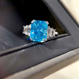 Anello con Zircone Quadrato Blu Acqua per Donne, Elegante Gioiello da Dito alla Moda - Product Image 2